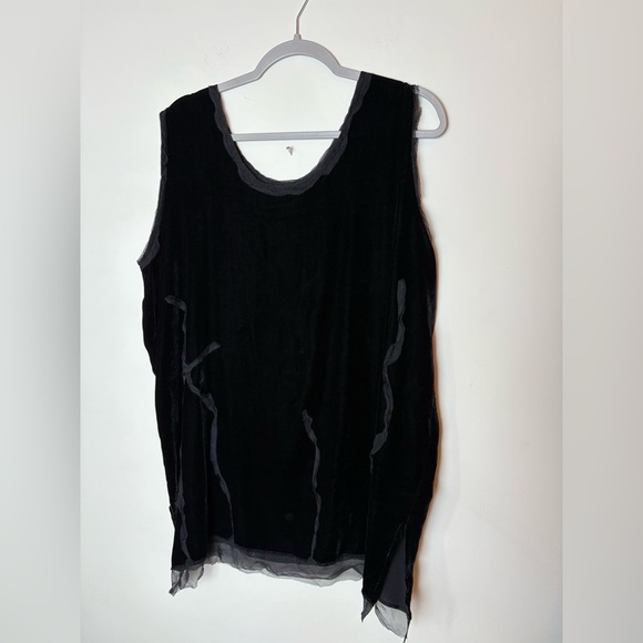 Chic Black Sleeveless Tank Top - Picture 1 of 8